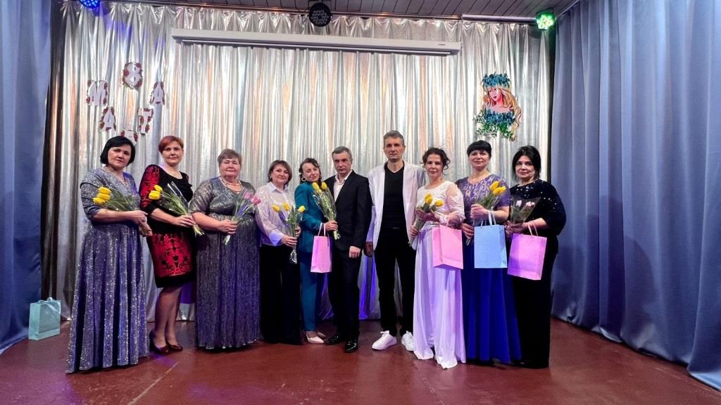 8 марта – Международный женский день, это время, когда прекрасная половина человечества принимает подарки и пожелания в свой адрес....